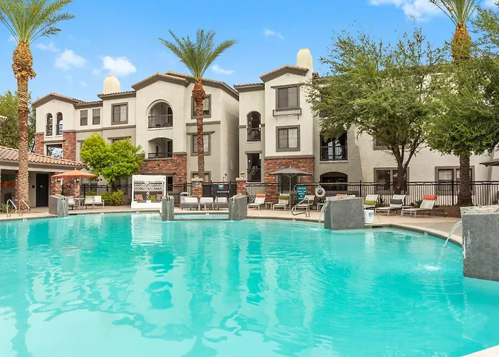 Cozysuites By The Stadium With Pool 26 * Glendale