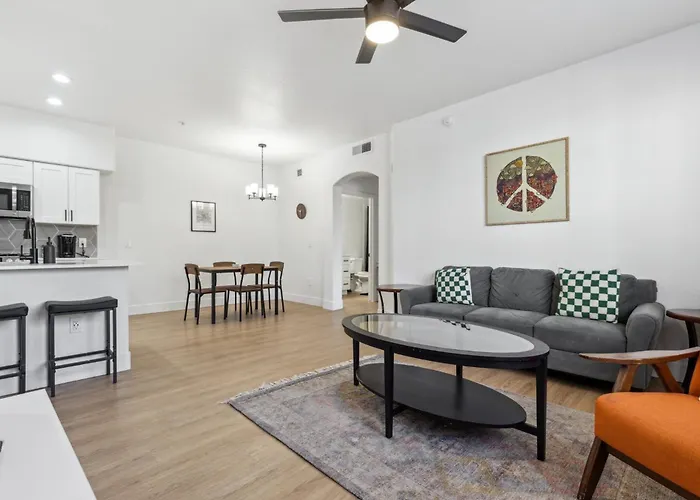 Cozysuites By The Stadium With Pool 26 * Glendale