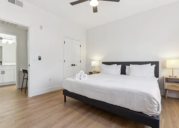 Cozysuites By The Stadium With Pool 26 Apartment *