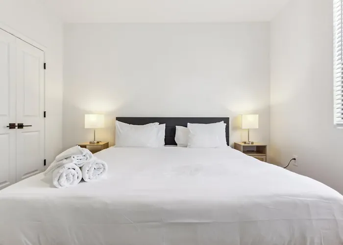Cozysuites By The Stadium With Pool 26 * Glendale