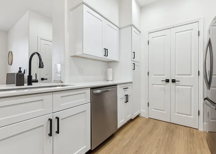Cozysuites By The Stadium With Pool 26 Apartment *