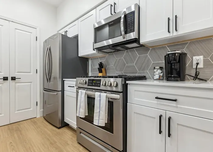 Cozysuites By The Stadium With Pool 26 Apartment