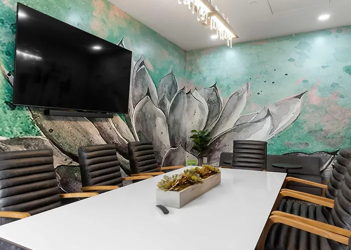 Cozysuites By The Stadium With Pool 26 Glendale
