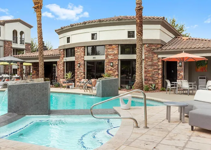 Cozysuites By The Stadium With Pool 26 Apartment Glendale