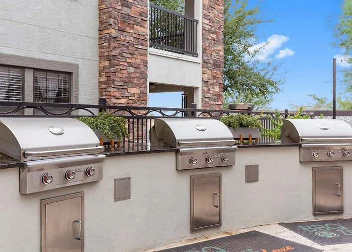 Cozysuites By The Stadium With Pool 26 *
